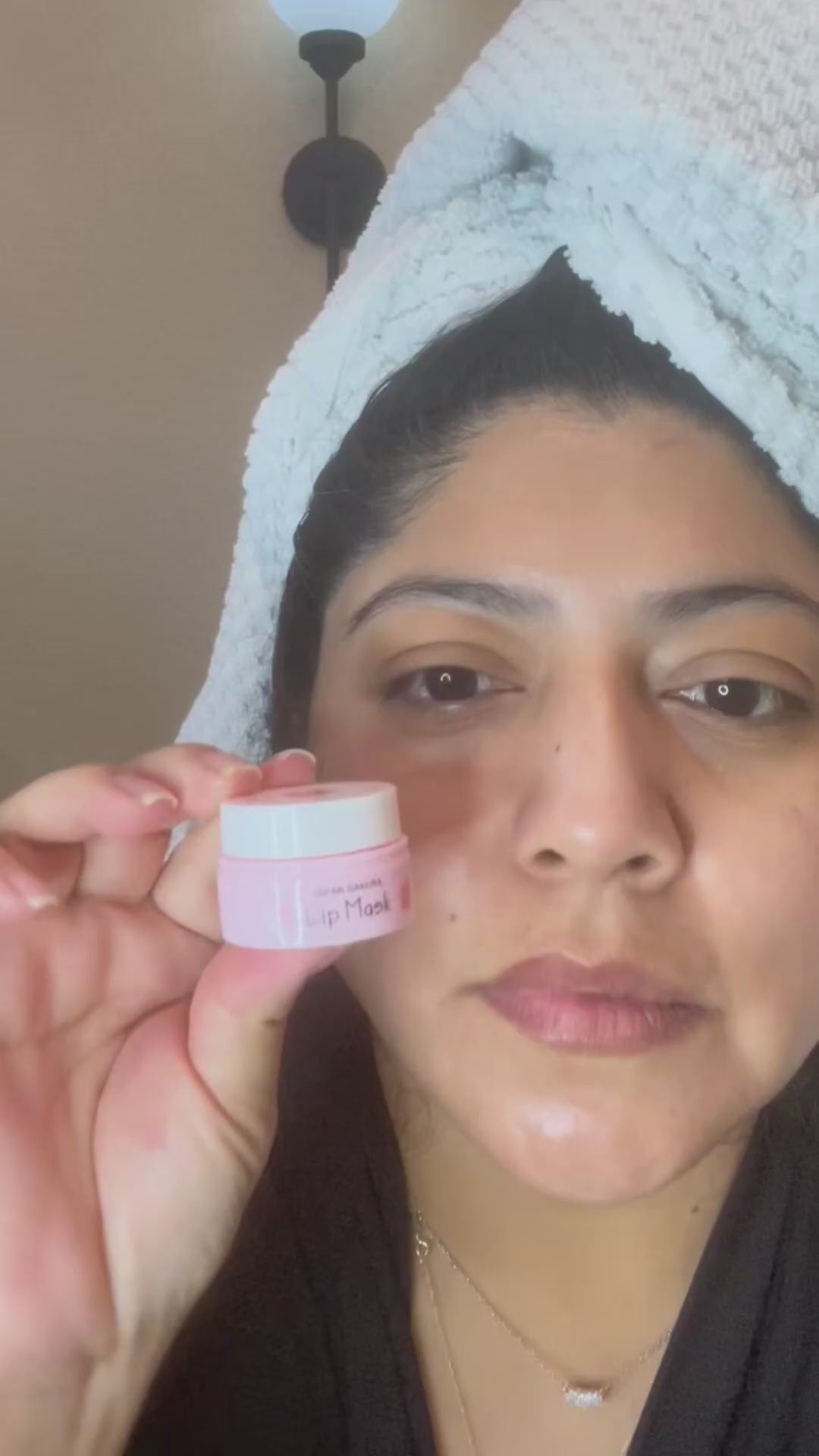 Moisturizing Lip Mask 8g video